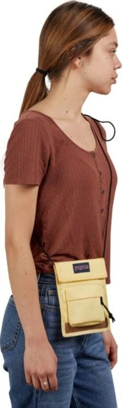 JanSport Essential Carryall Crossbody Bag|-|Sac à Bandoulière Essential Carryall -JanSport Backpacks Sales JSP JS0A4QUU 7E 7EDetail1 20Pale 20Banana 01a92f43 0dbe 4c22 90cc 0d0ccc4c49b3